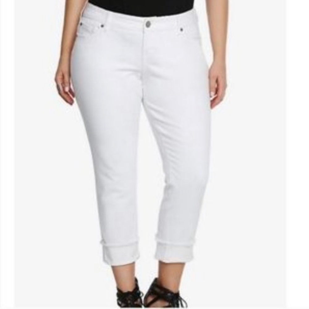 Torrid Jeans Boyfriend 26 Crop Raw Hem cuffed Stretch white plus size casual